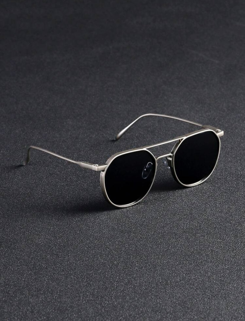 Lunette noir et agent