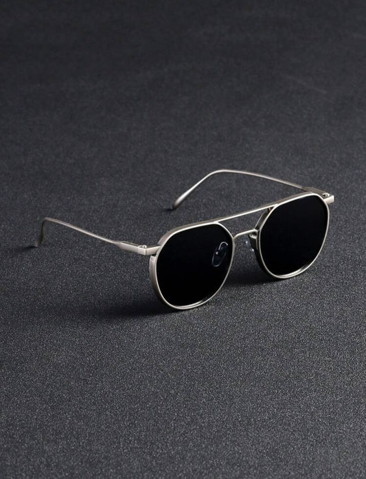 Lunette noir et agent